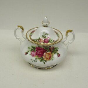 Royal Albert China OLD COUNTRY ROSES Two-Handled Sugar Bowl with Lid 1962